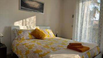 1 chambre, bureau, chambres insonorisées, fer et planche à repasser