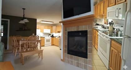 Deluxe Suite mit 2 Schlafzimmern im Smuggler's Notch Resort vom 11. bis 17. März