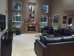 Smart TV, fireplace, DVD player