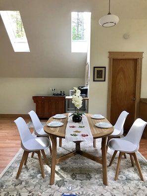 Dining - Stream-Side Guesthouse In beautiful Rawley Springs (Hinton)