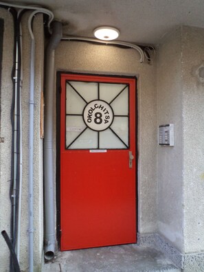 Exterior detail - Quiet & Spacious apartment  close to attractions,shops,banks,public market  (Varna)