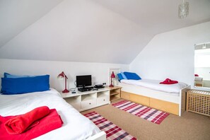 5 bedrooms, desk, iron/ironing board, travel crib