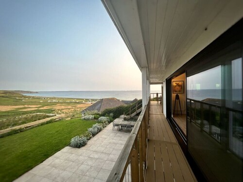 Ponderosa · Family Beach House - 400m from Newgale Beach.