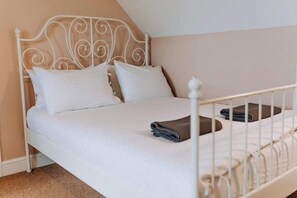 5 camere, una scrivania, ferro/asse da stiro, culla da viaggio