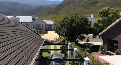 Elegante cabaña de playa en una ubicación perfecta con piscina privada (2- 6 personas)