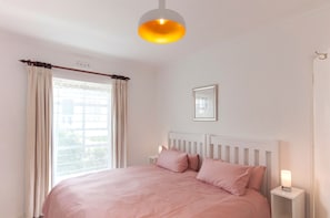 3 bedrooms, desk, iron/ironing board, WiFi