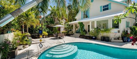 室外游泳池,恒温泳池