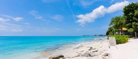 Beach nearby, sun-loungers, beach towels