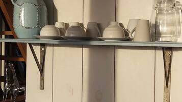 Fridge, microwave, oven, coffee/tea maker