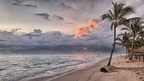 Beach - 1 room, 1.5 pers. Srilanka, Ambiente classic single room, from 20 € + AC + Vantilador  (Aluthgama)