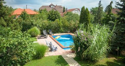 Duplex Family-Sized Apartment With Lake View, Pool & Dining Terrace