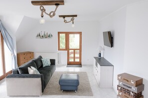 Televisión y chimenea 