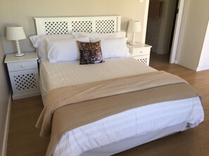 1 slaapkamer, een strijkplank/strijkijzer, wifi, beddengoed