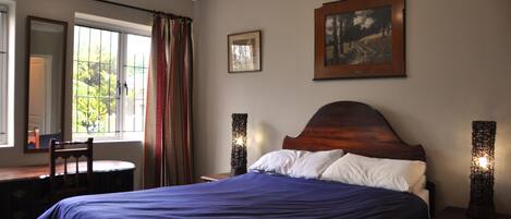 3 quartos, ferros/tábuas de passar roupa, acesso à internet