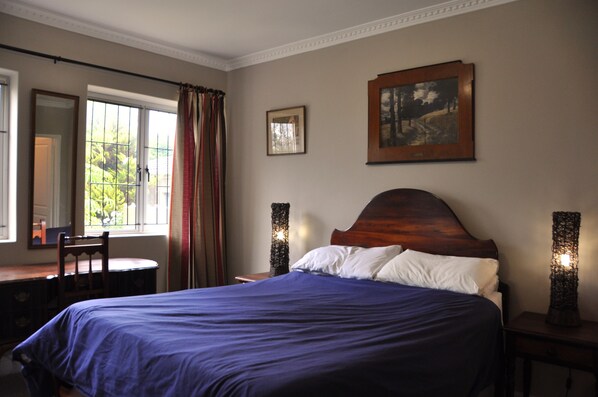 3 bedrooms, iron/ironing board, internet, bed sheets - Cozy Home | Free Parking + WIFI | Terrace BBQ & Mountain Views (Cape Town)