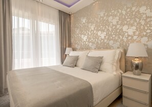 2 bedrooms, in-room safe, iron/ironing board, free WiFi