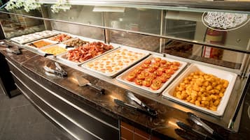 Daily cooked-to-order breakfast for a fee