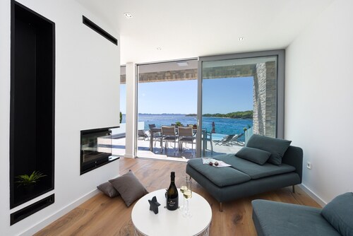 Villa direkt am Meer mit Pool Zadar Zdrelac Pasman „ mit Last Minute Angeboten“