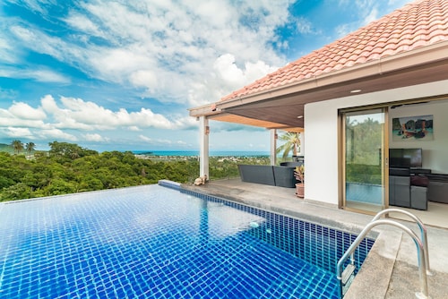 Beautiful Villa with Seaview from Every Room. Private infinity Seaview Swim Pool