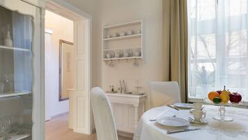 Romantic Apartment, 2 Bedrooms (Chestnut Suite, 2nd floor) | In-room dining