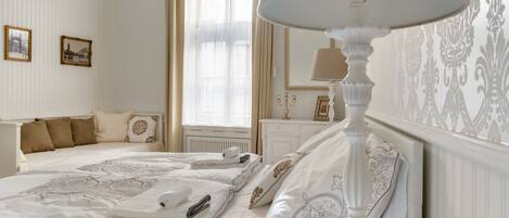 Romantic Apartment, 2 Bedrooms (Chestnut Suite, 2nd floor)