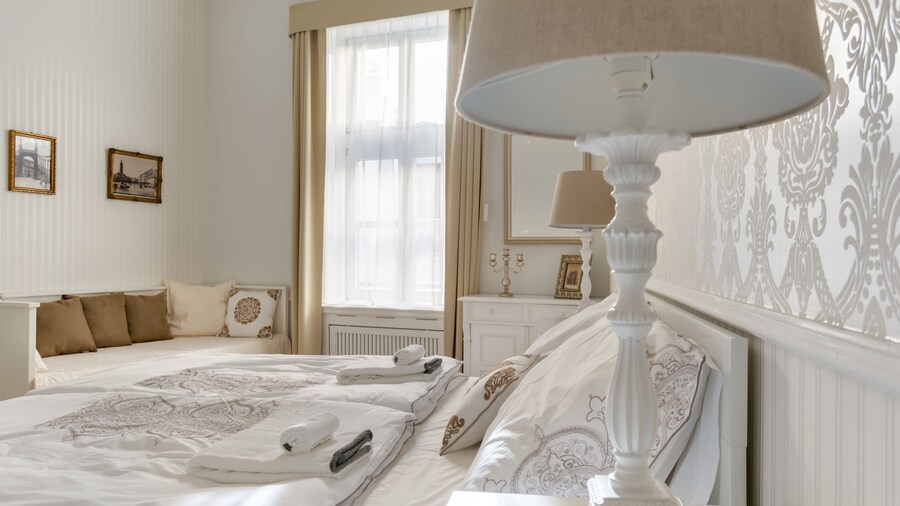 Chestnut & Eliza Suites - Superior Homes