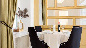 Superior Apartment, 2 Bedrooms (Eliza Suite, 1st floor) | In-room dining