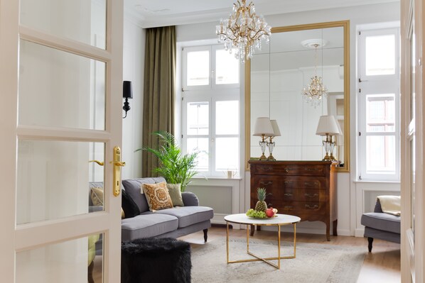 Living room - Chestnut & Eliza Suites - Superior Homes (Budapest)