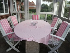 Outdoor dining - Stauning HarborHouse in center of Stauning, w/spa privileges.  (Skjern)