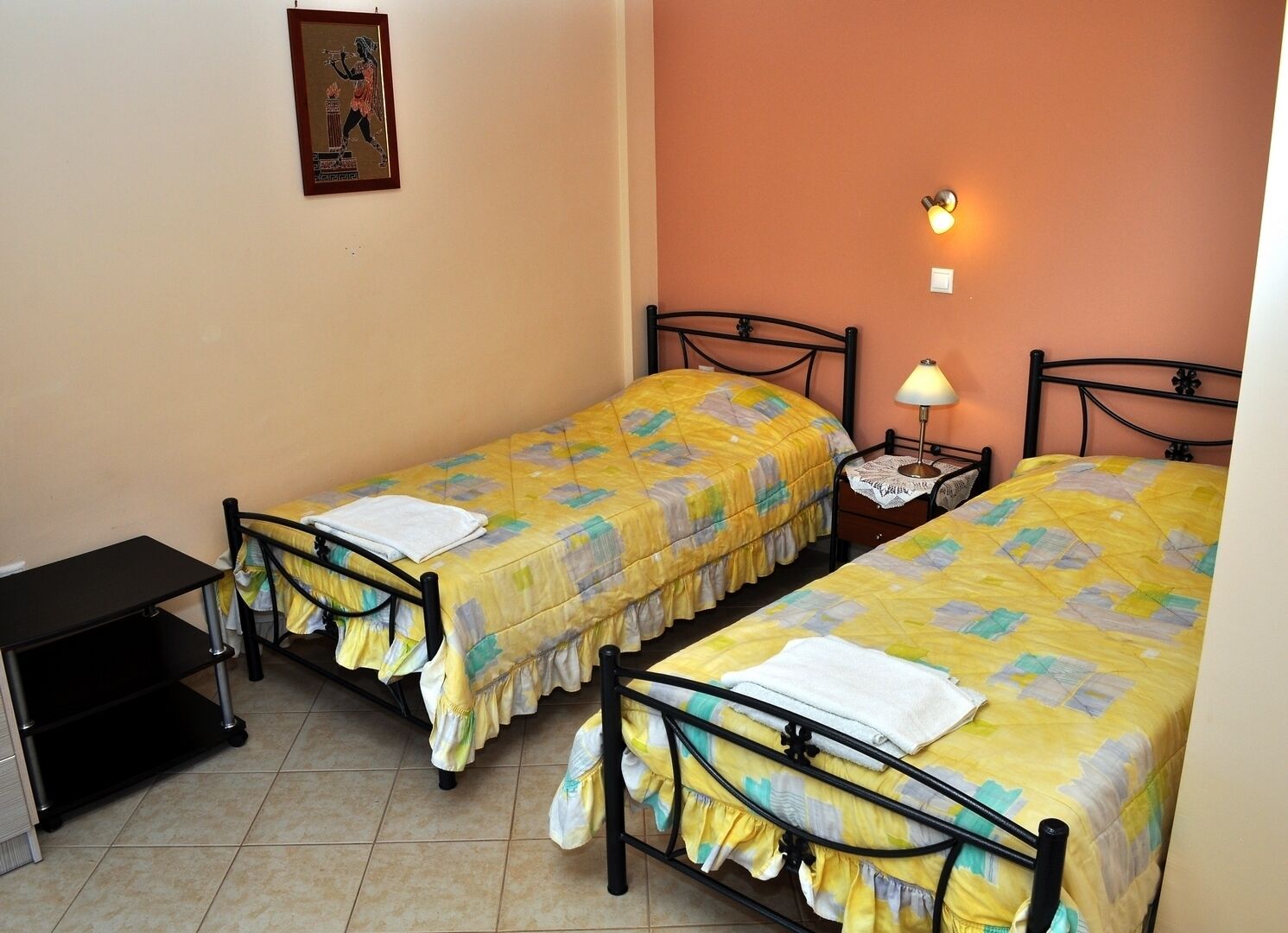 2 chambres, coffres-forts dans les chambres, fer et planche à repasser