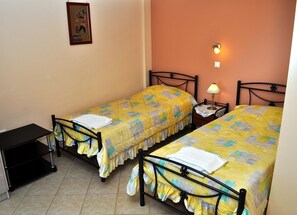 2 bedrooms, in-room safe, iron/ironing board, free WiFi