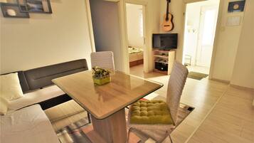 2 bedrooms, in-room safe, free WiFi, bed sheets