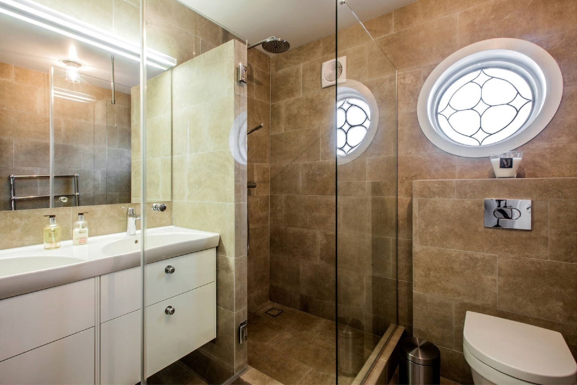Shower, hair dryer, towels, shampoo
