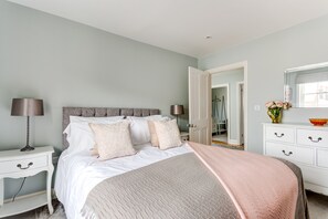 5 bedrooms, iron/ironing board, travel crib, free WiFi