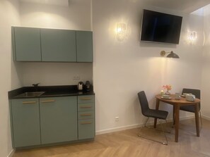 Dining - Lovely room in the center of Amsterdam with complete privacy (Amsterdam)