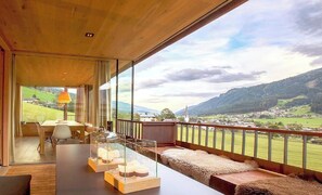 Interior - Large luxury chalet: on the skip & toboggan run and the Smaragdbahn (gondola). (Bramberg am Wildkogel)