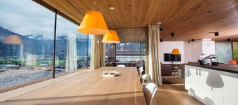 Large luxury chalet: on the skip & toboggan run and the Smaragdbahn (gondola).