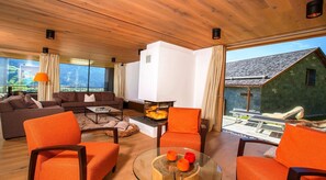 Interior - Large luxury chalet: on the skip & toboggan run and the Smaragdbahn (gondola). (Bramberg am Wildkogel)