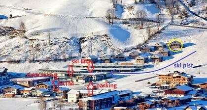 Large luxury chalet: on the skip & toboggan run and the Smaragdbahn (gondola).