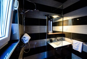 Combined shower/tub, hair dryer, towels, soap