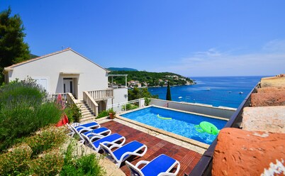 Extraordinary 3bed/3bath villa, with sea views,pool and hot tub for 8