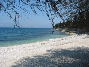 Plage à proximité, chaises longues