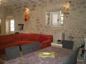 Smart TV, DVD player, books