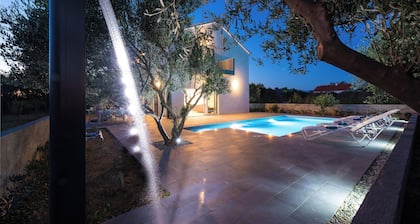 Villa mit Privatem Pool und Sauna in der Nähe von Zadar