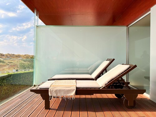 T2 Luxury in front of the beach 