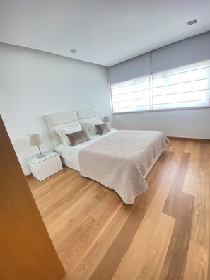 2 soverom, safe på rommet, lydisolert og strykejern/-brett