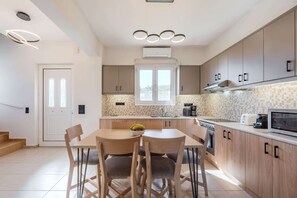 Fridge, oven, coffee/tea maker, toaster