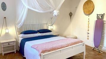 2 bedrooms, iron/ironing board, WiFi, bed sheets