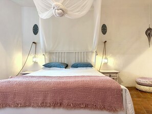 2 bedrooms, iron/ironing board, WiFi, bed sheets - Chill out and relax in true Portuguese style  (Santa Barbara de Nexe)