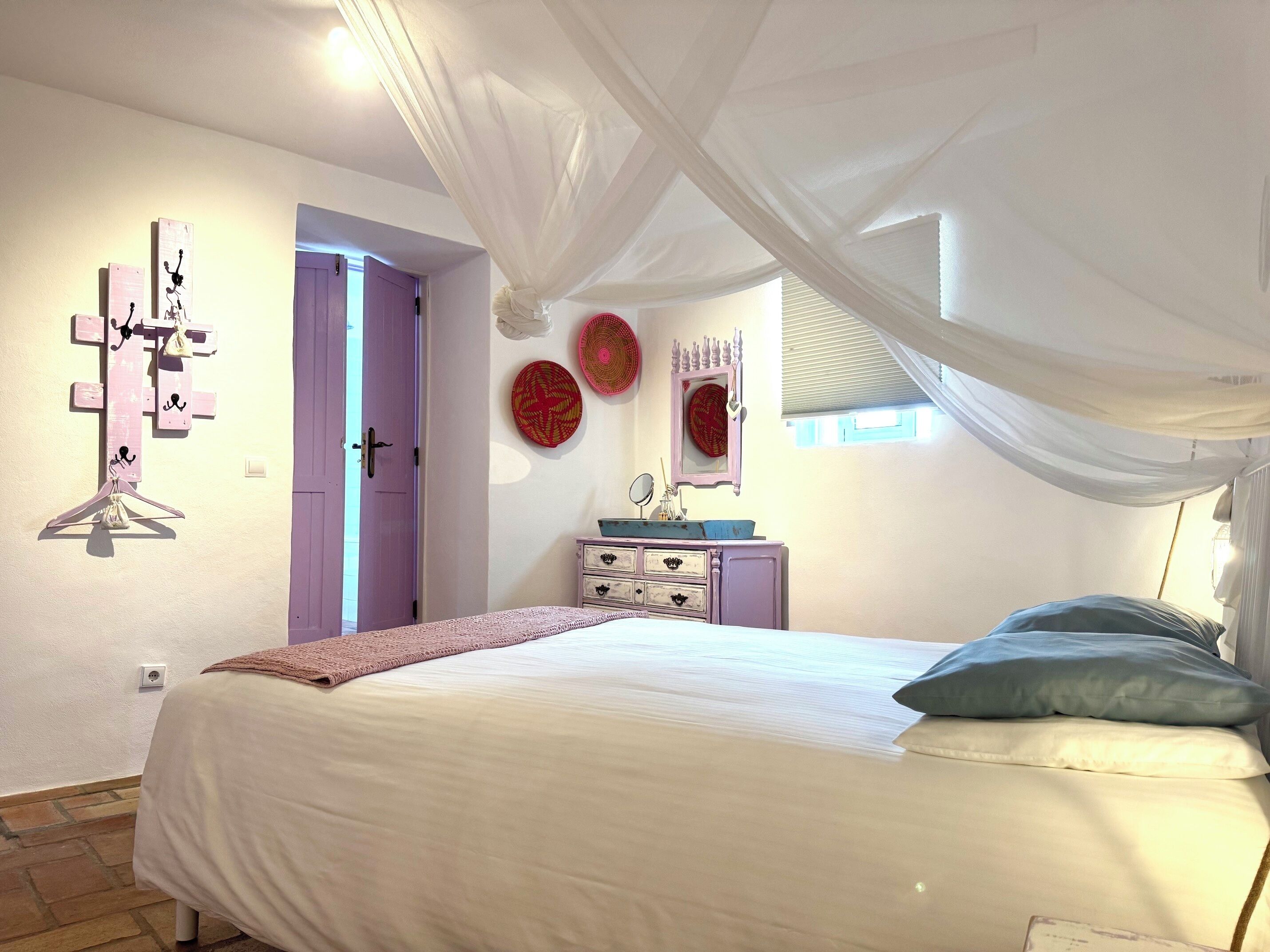 2 habitaciones, tabla de planchar con plancha, wifi y ropa de cama 